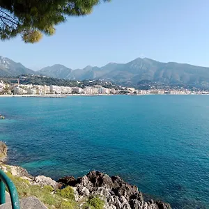 https://a-2-passi-dal-mare-sanremo.hotelitalianriviera.com